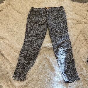 Ellen Tracy Gray Leopard Print Skinny Jeans